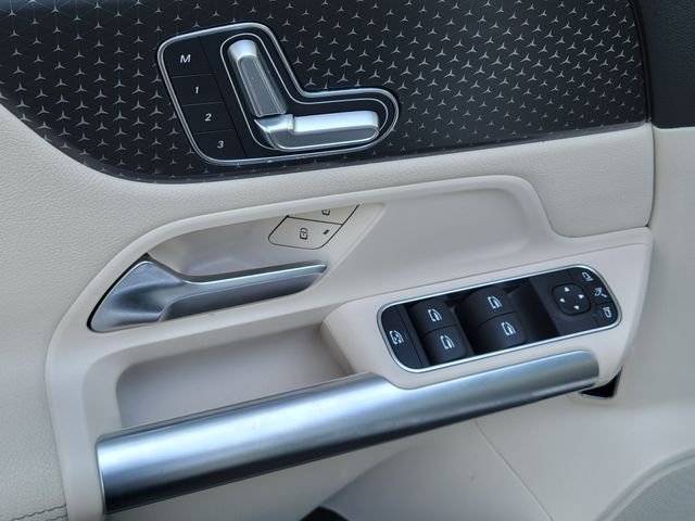 Used 2025 White Mercedes-Benz GLA 250 image 26