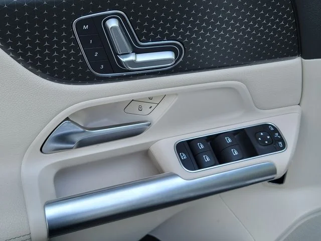 Used 2025 White Mercedes-Benz GLA 250 image 26