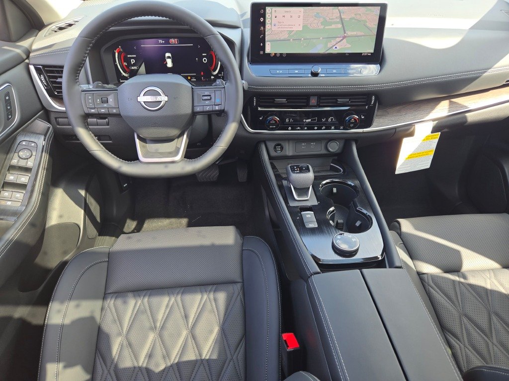 New 2026 Champagne Silver Metallic / Super Black Two-tone Nissan Platinum image 22