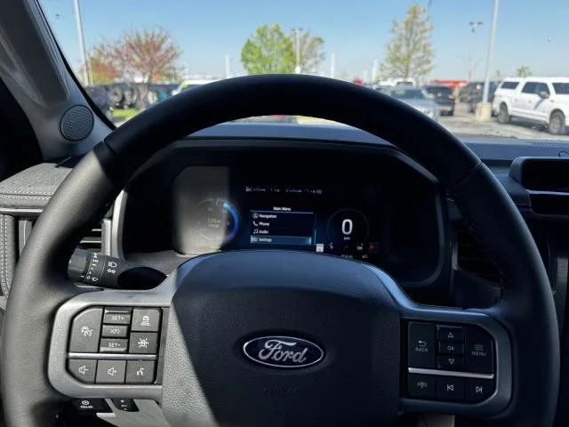 2025 Ford F-150 Lightning Flash - Photo 17