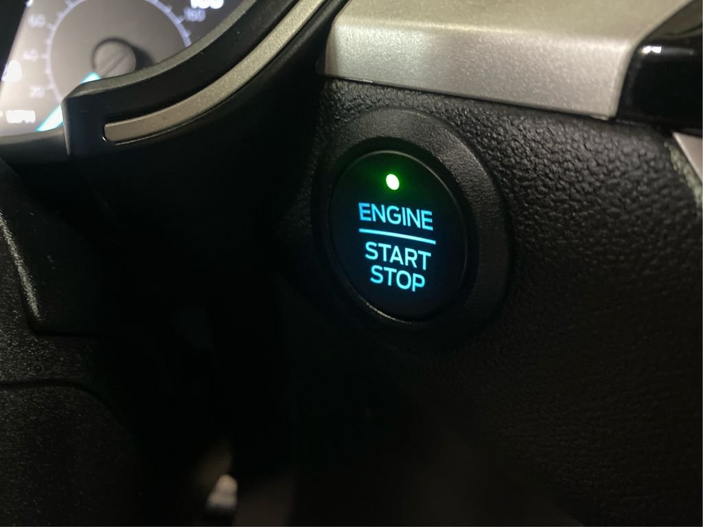 Used 2021 Red Ford SE image 22