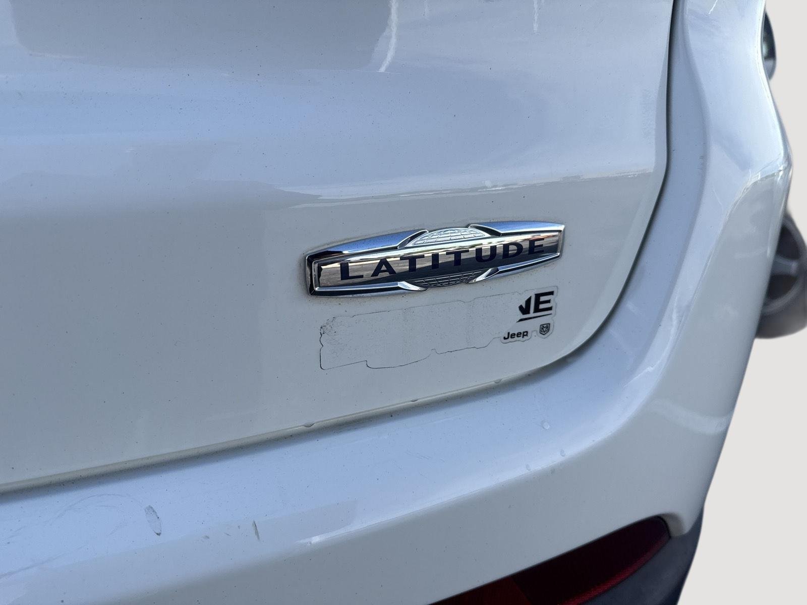 Used 2018 White Clearcoat Jeep Latitude image 17