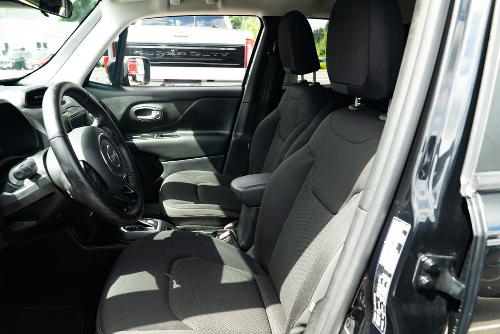 Used 2019 Black Clearcoat Jeep Latitude image 18