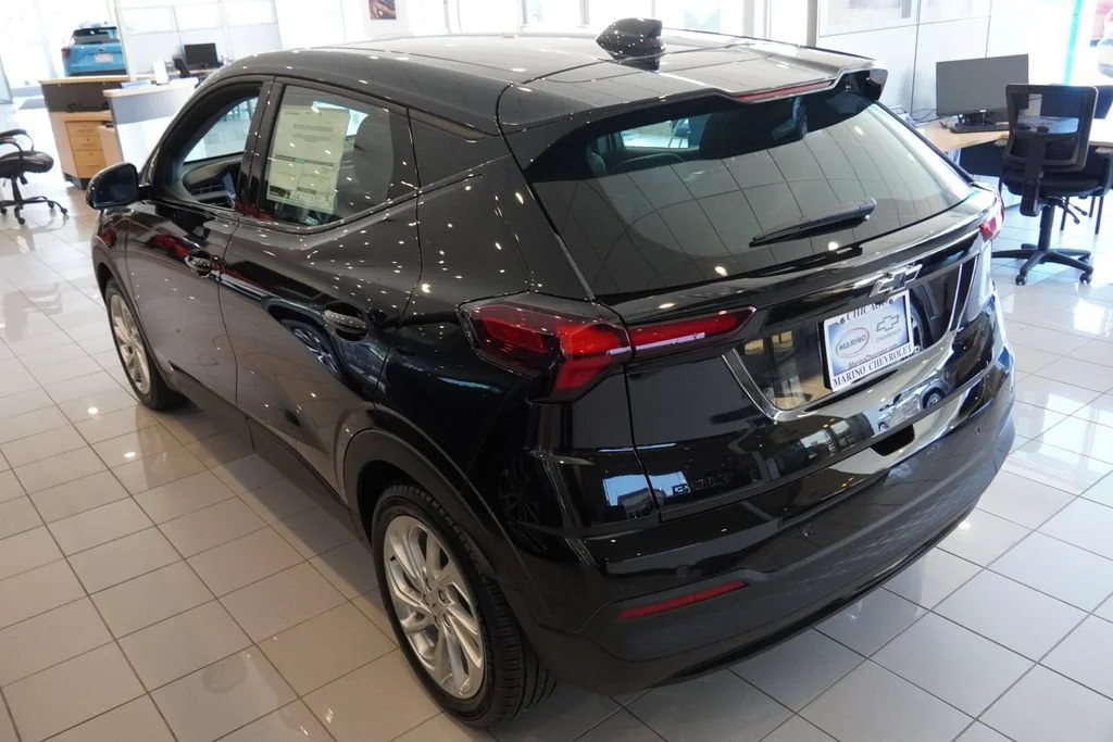 New 2027 Mosaic Black Metallic Chevrolet LT image 29