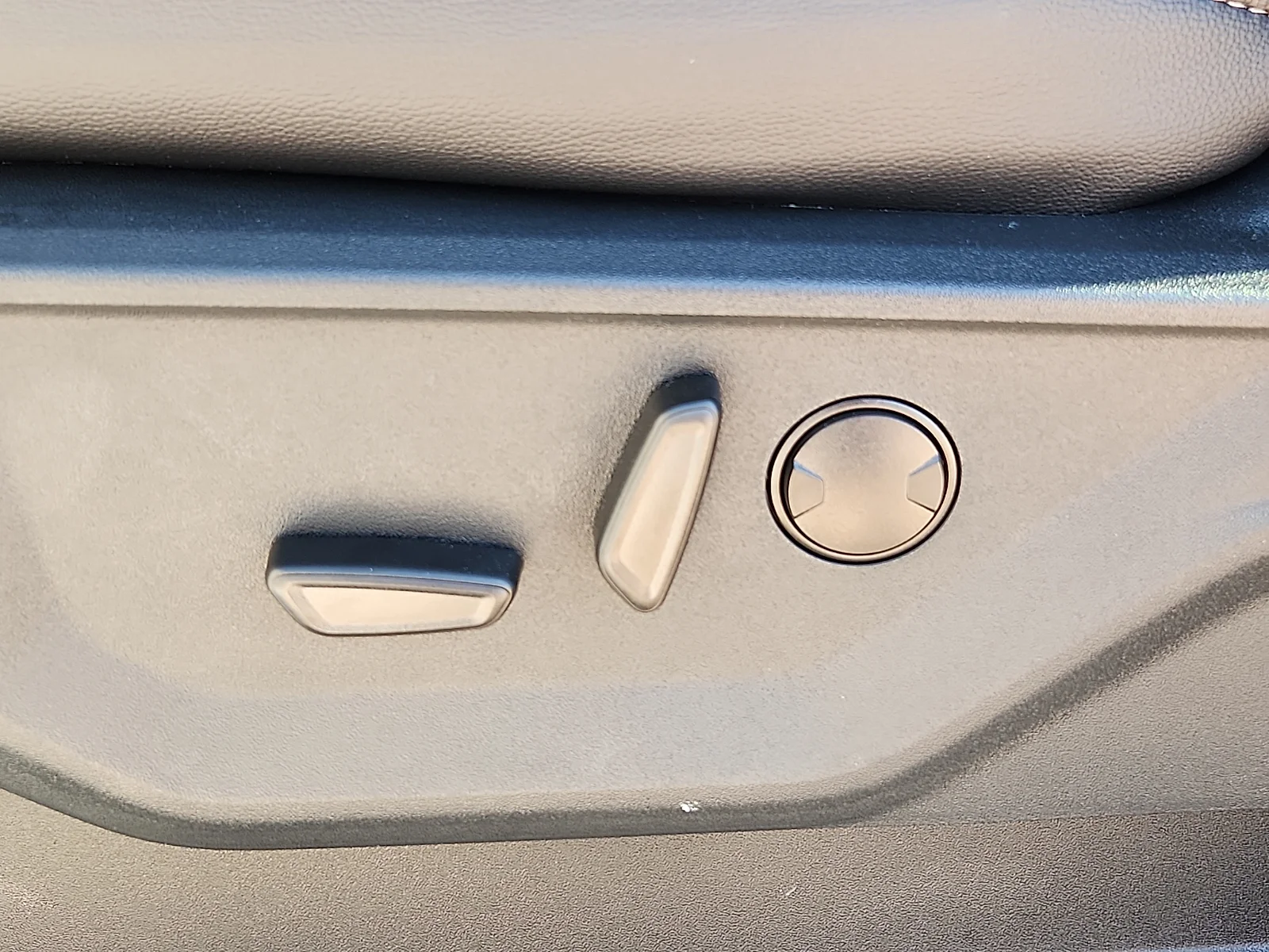 New 2026 Oxford White Ford Lariat image 16