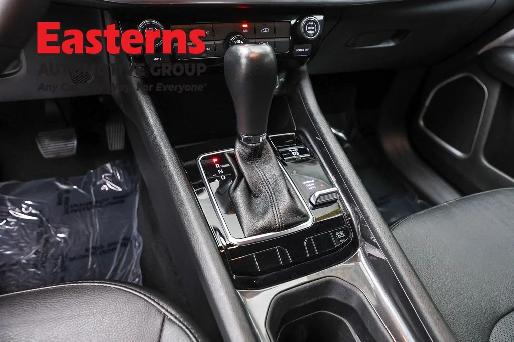 Used 2023 Gray Jeep Latitude Lux image 12