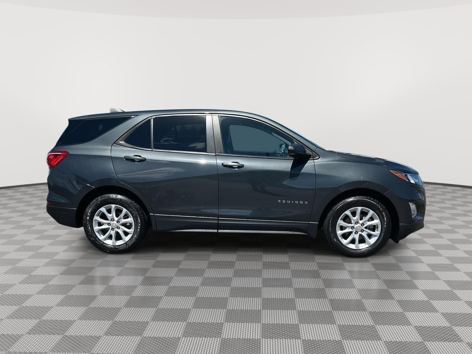 Used 2020 Chevrolet Equinox LS with VIN 3GNAXHEV2LS581976 for sale in Kansas City