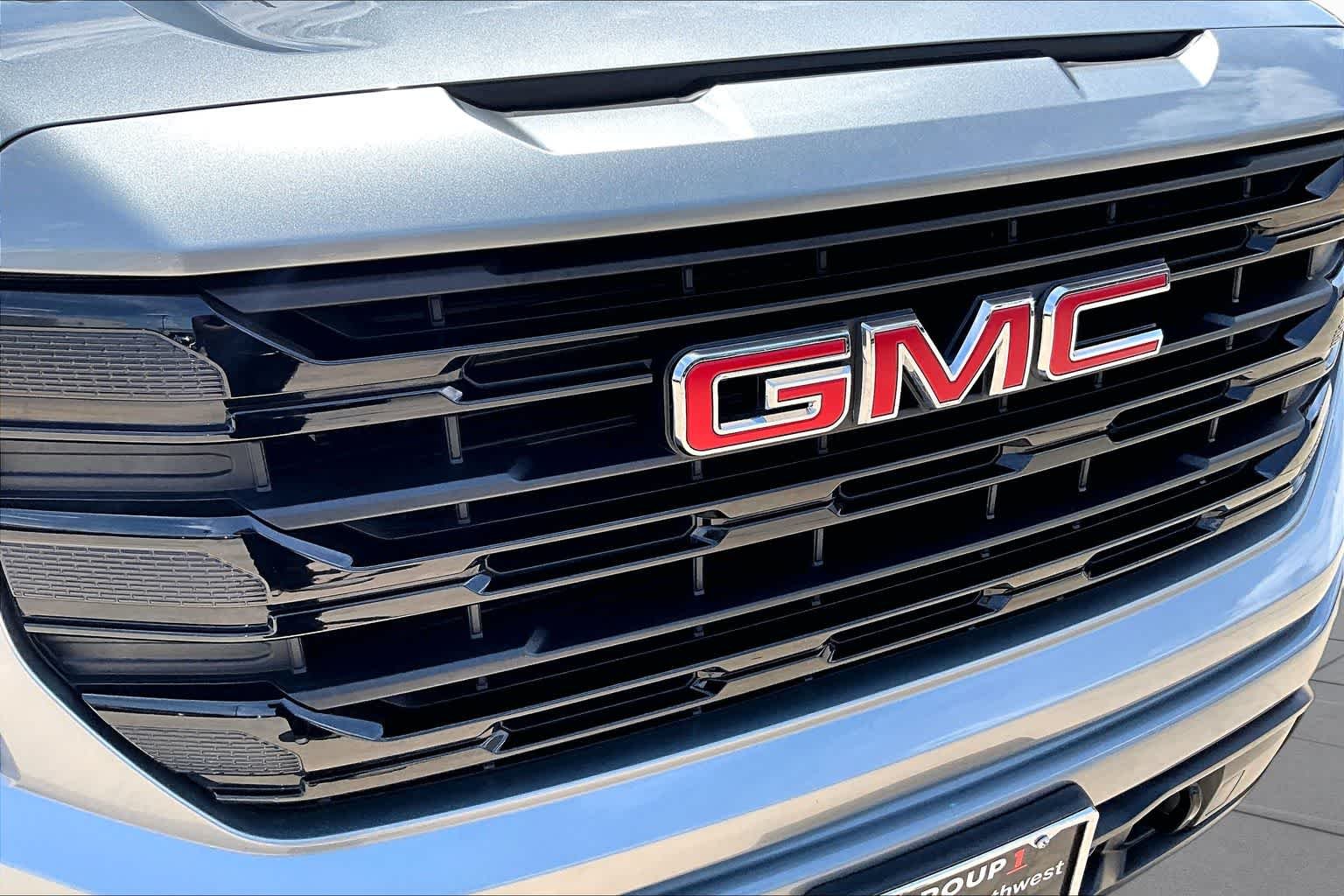 Used 2026 Sterling Metallic GMC Elevation image 30