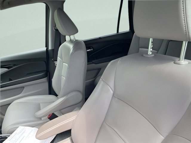 Used 2017 Crystal Black Pearl Honda Touring image 19