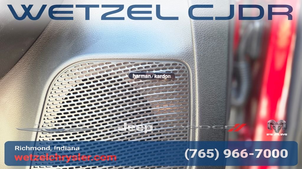 New 2027 Red Hot Pearl-Coat Exterior Paint Chrysler Limited image 16