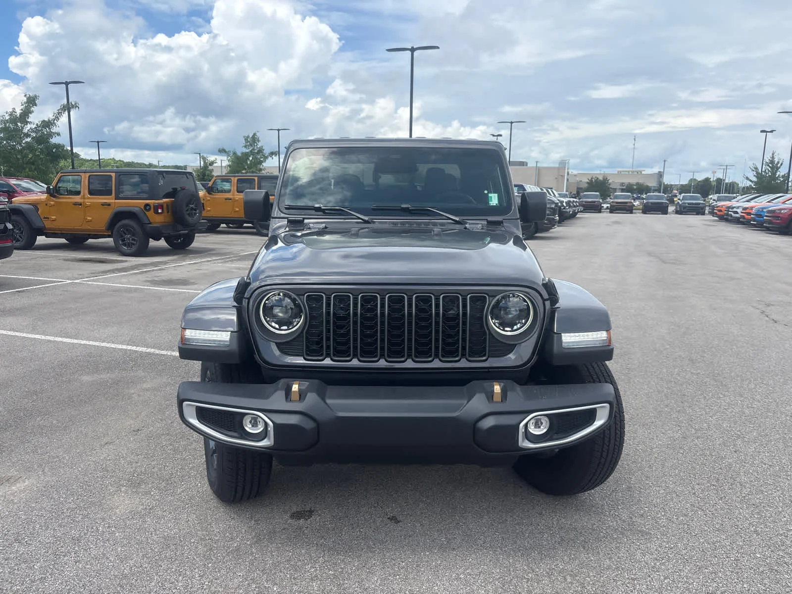 New 2026 Granite Crystal Metallic Clearcoat Jeep 85th Anniversary Edition image 3