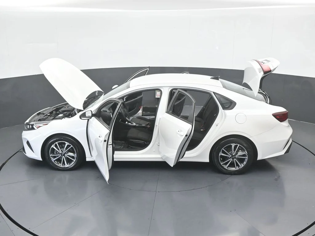 Used 2023 Snow White Pearl Kia LXS image 58
