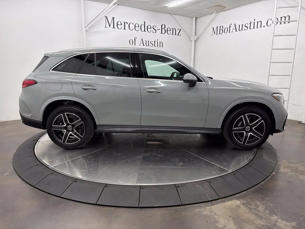 New 2027 White Mercedes-Benz GLC 300 image 8