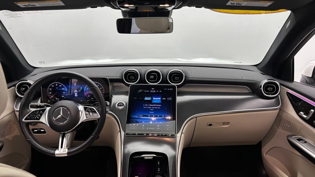 Used 2025 White Mercedes-Benz GLC 300 image 38
