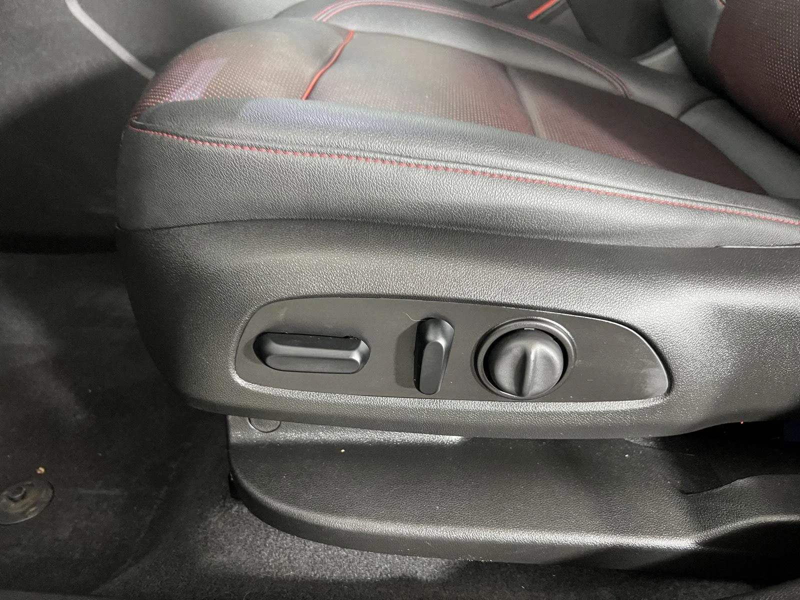 Used 2021 BLACK Chevrolet RS image 33