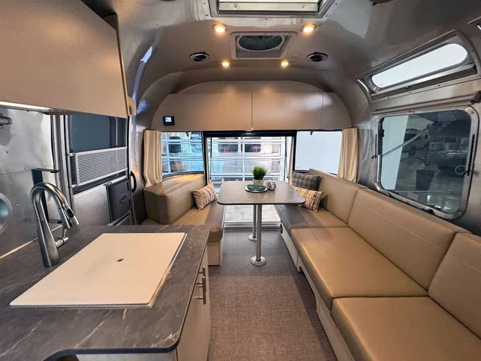Used 2025 SILVER AIRSTREAM  image 40