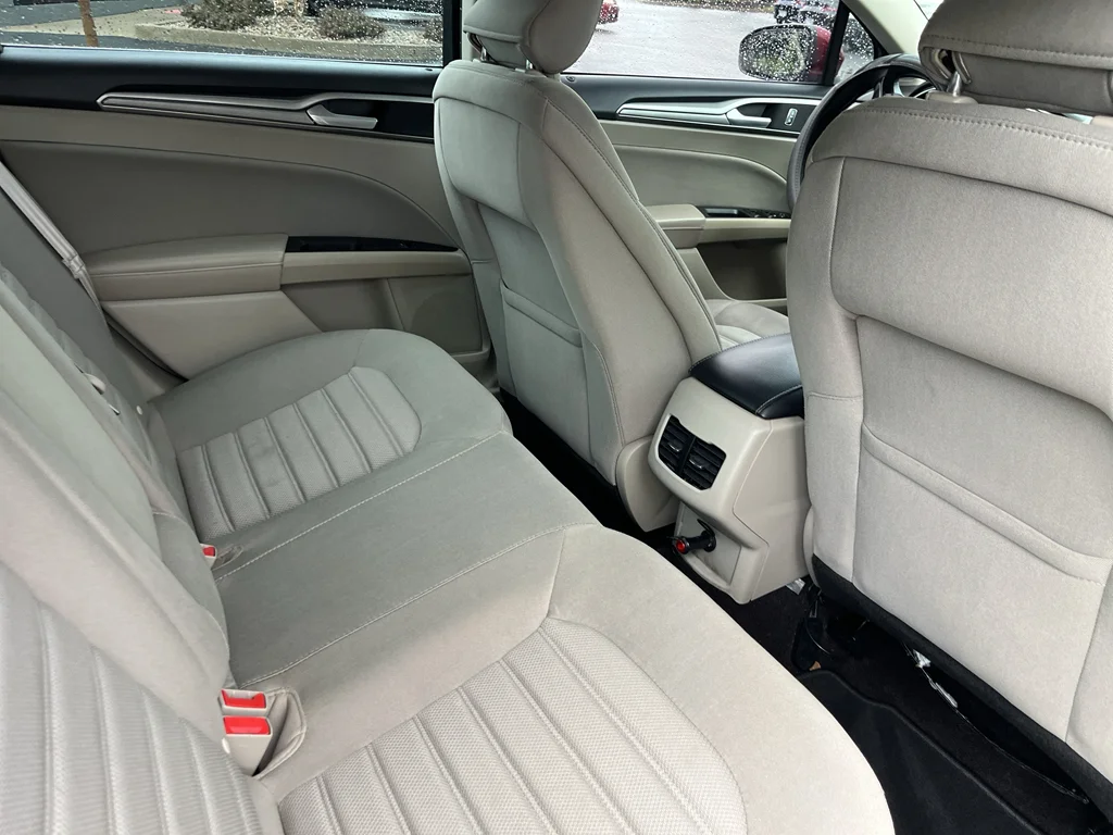 Used 2019 Ruby Red Metallic Tinted Clearcoat Ford SE image 5