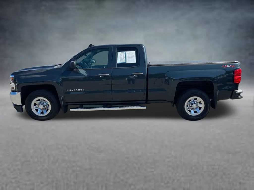 Used 2018 GRAPHITE METALLIC Chevrolet LS image 9