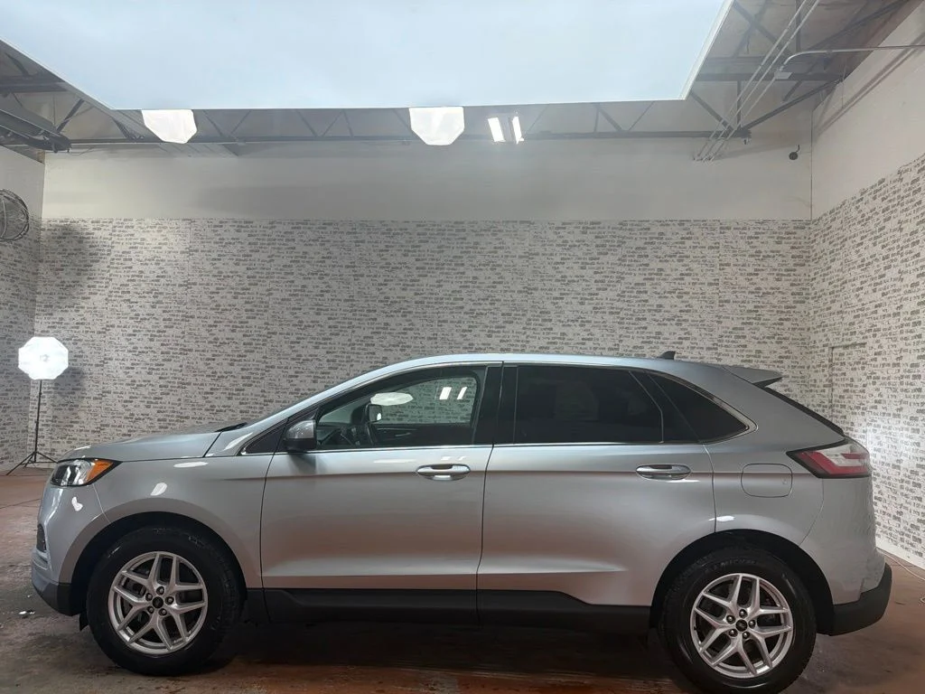 Used 2023 Iconic Silver Metallic Ford SEL image 4