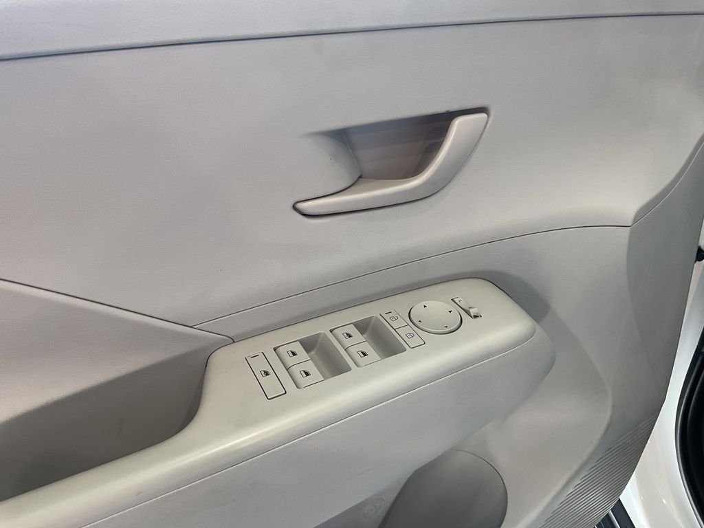 Used 2025 White Hyundai SEL image 12