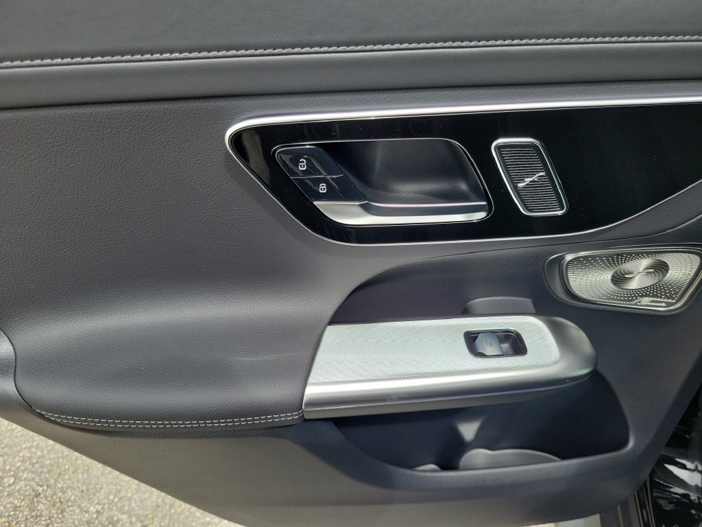 New 2027 Black Mercedes-Benz GLC 300 image 12