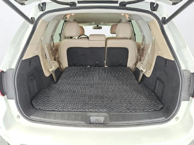 Used 2019 White Nissan SL image 23
