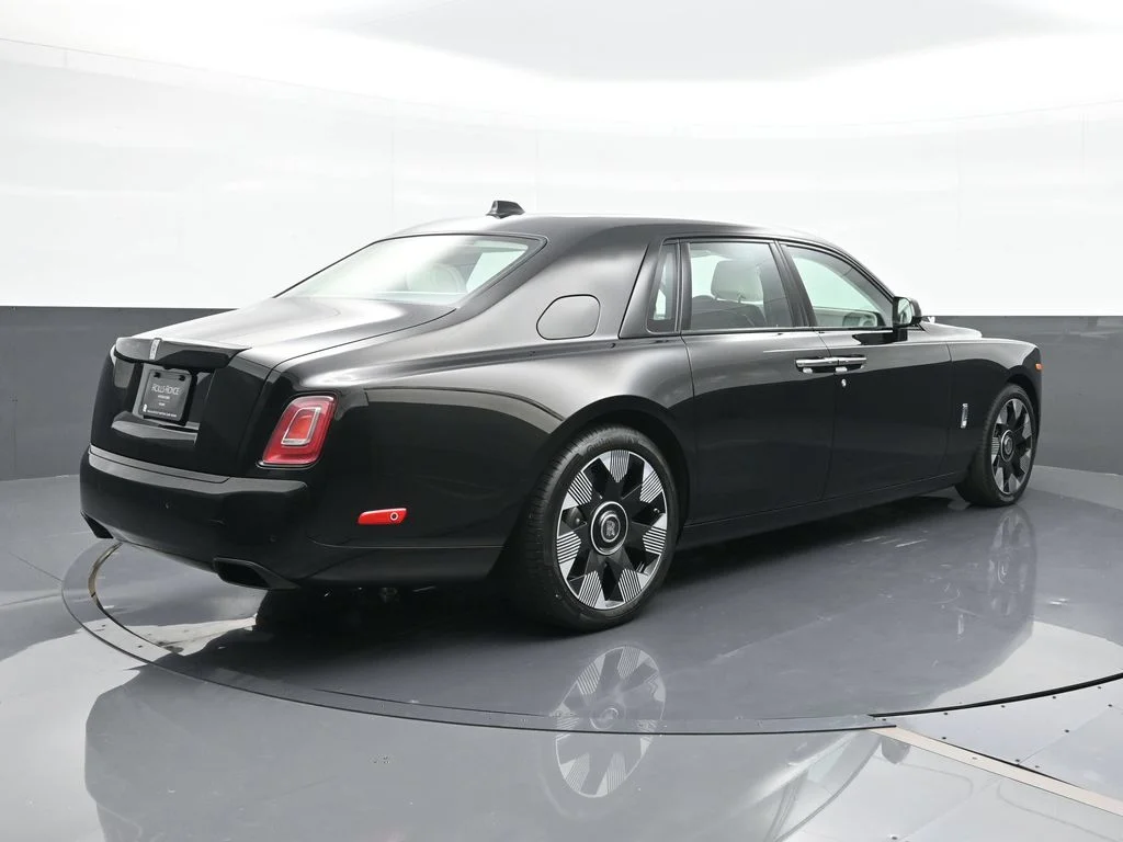 Used 2025 Black Rolls-Royce  image 2