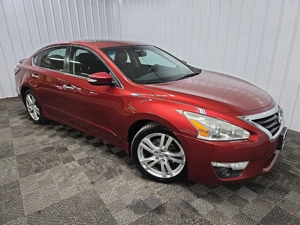 Used 2015 Red Nissan 3.5 SL image 7