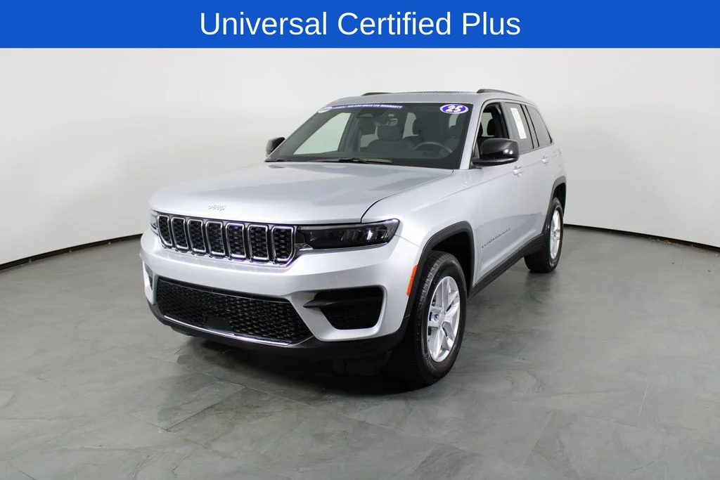 Used 2025 Silver Jeep Laredo X image 2
