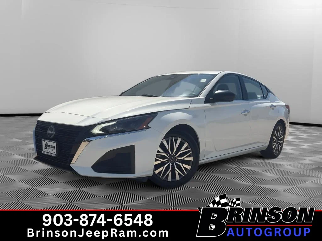 Used 2025 Glacier White Nissan SV image 1
