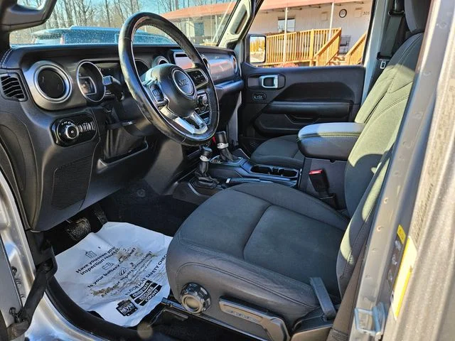 Used 2020 Silver Jeep Unlimited Sahara image 9