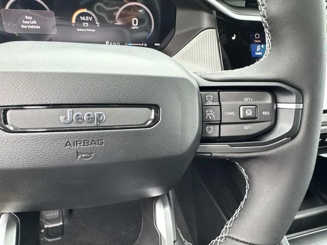 New 2026 Silver Zynith Clear-Coat Exterior Paint Jeep Laredo image 24
