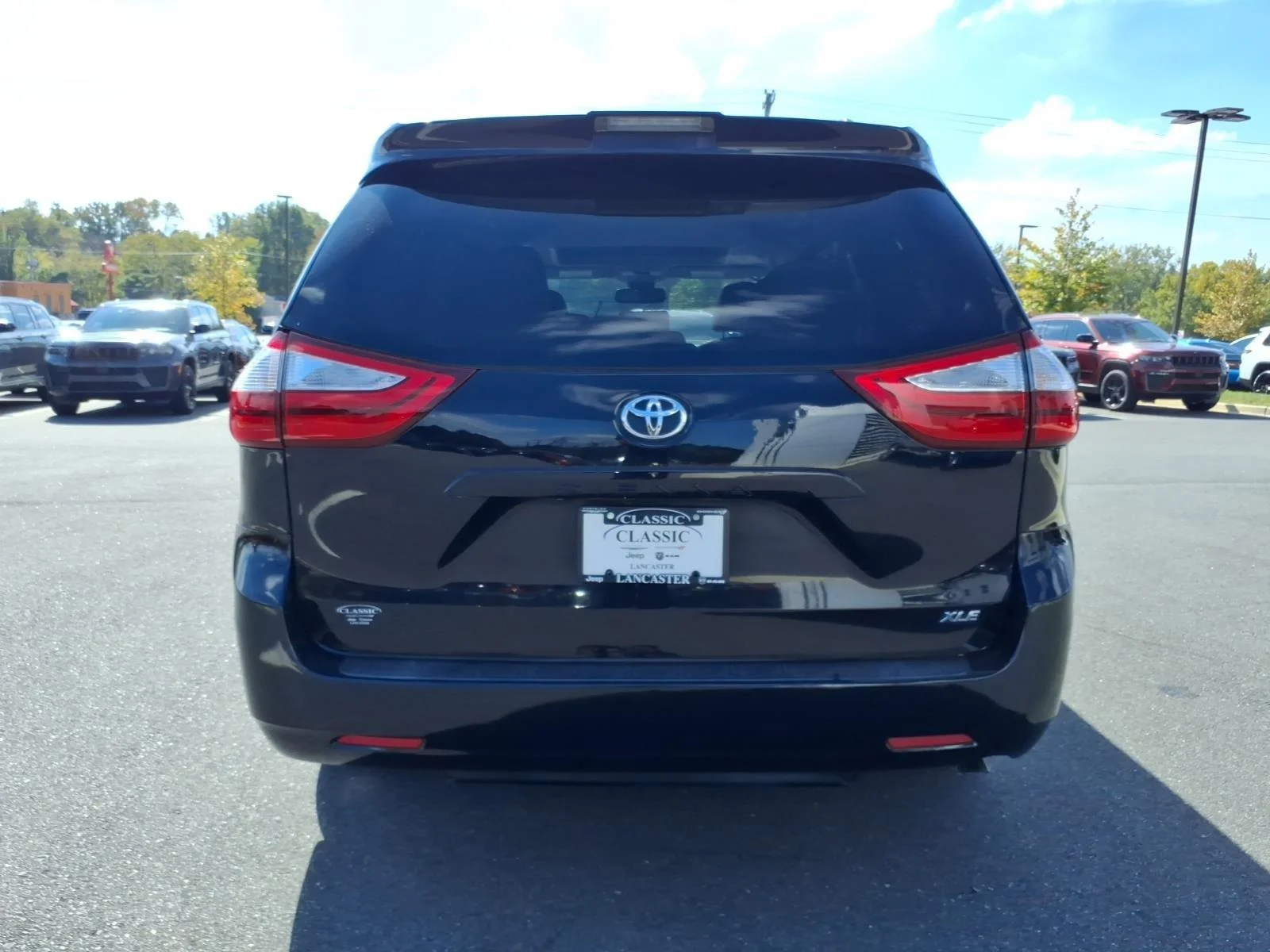 Used 2019 Midnight Black Metallic Toyota XLE image 17