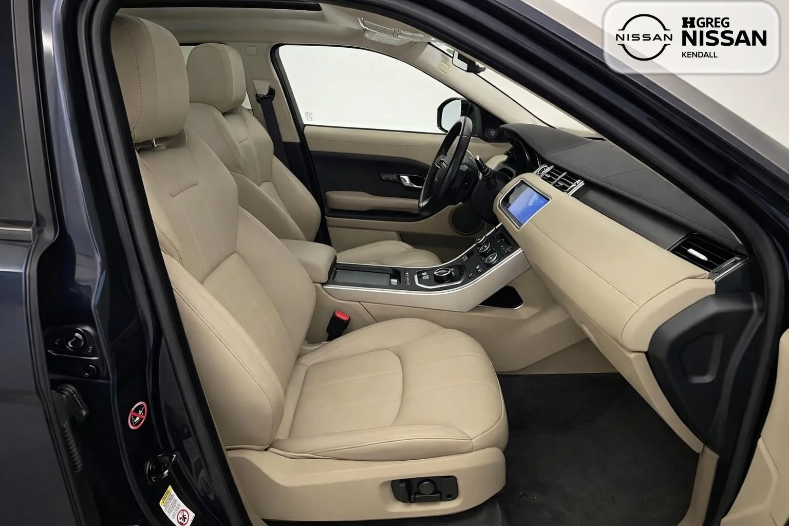 Used 2019 Blue Land Rover SE Premium image 8