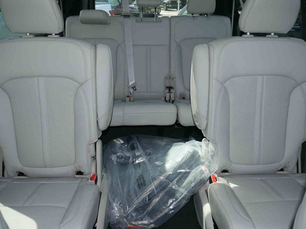 New 2026 Baltic Gray Metallic Clearcoat Jeep Grand Wagoneer image 40