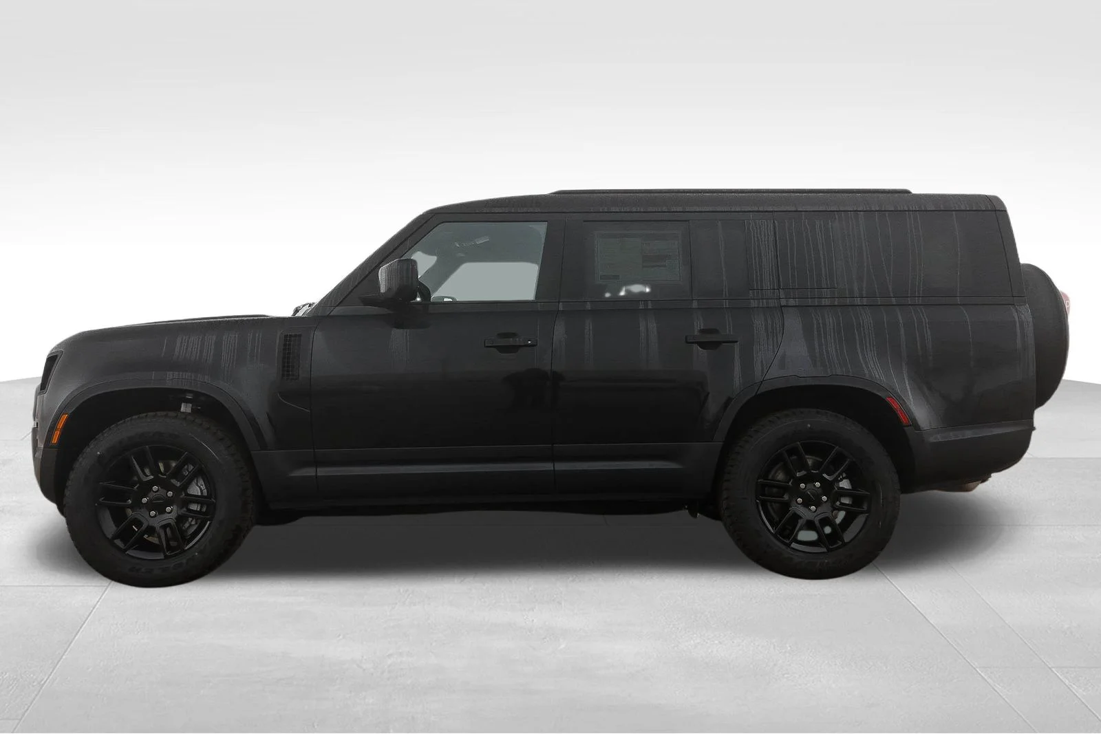 New 2026 Santorini Black Land Rover S image 8