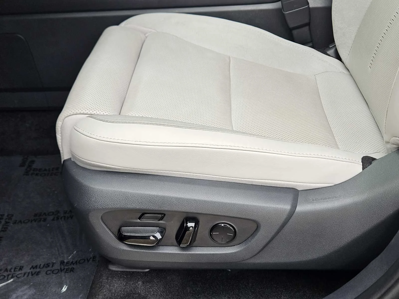 Certified Used 2024 Caviar Lexus Luxury image 18