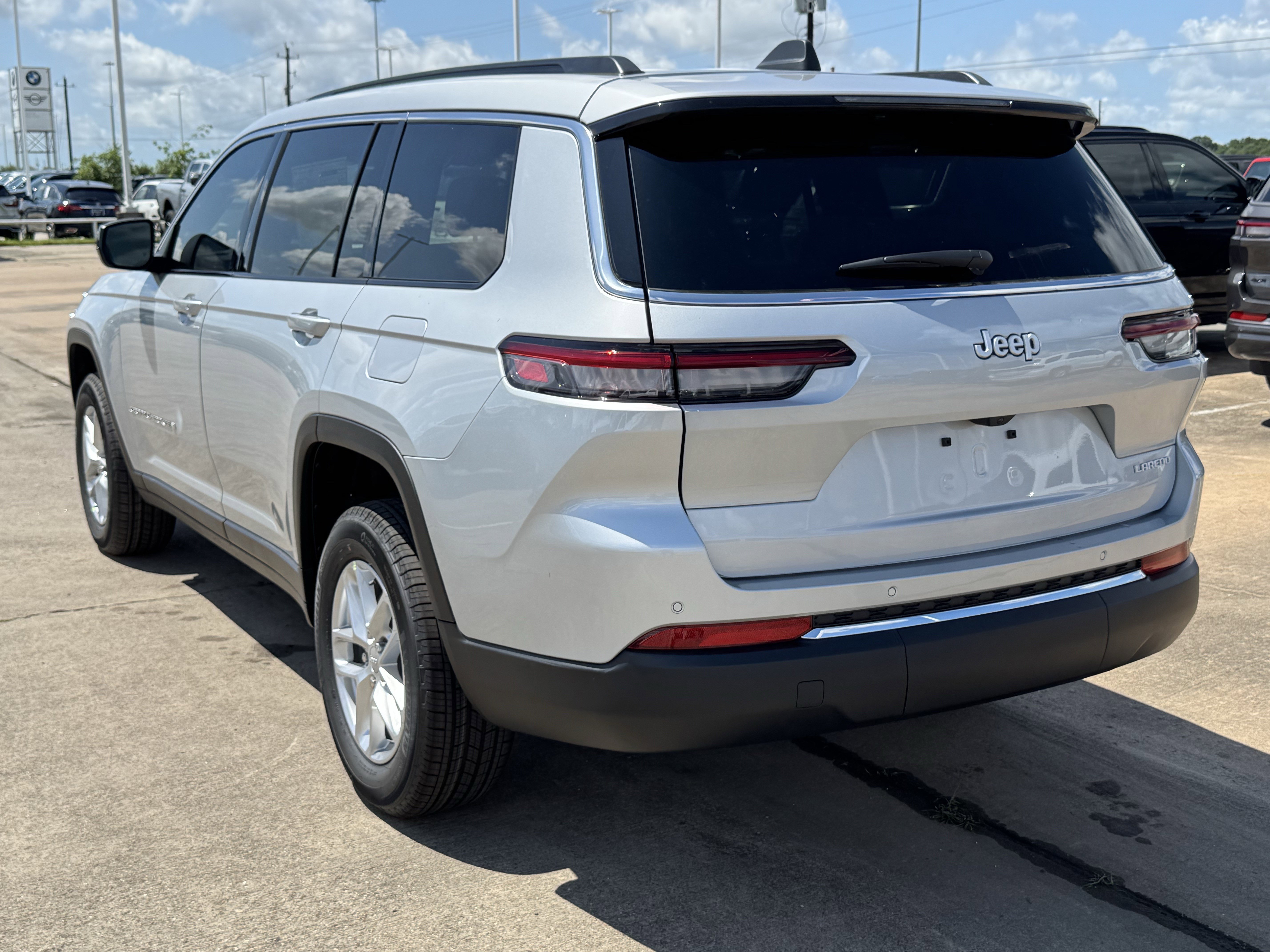 New 2026 Silver Zynith Exterior Paint Jeep Laredo image 7