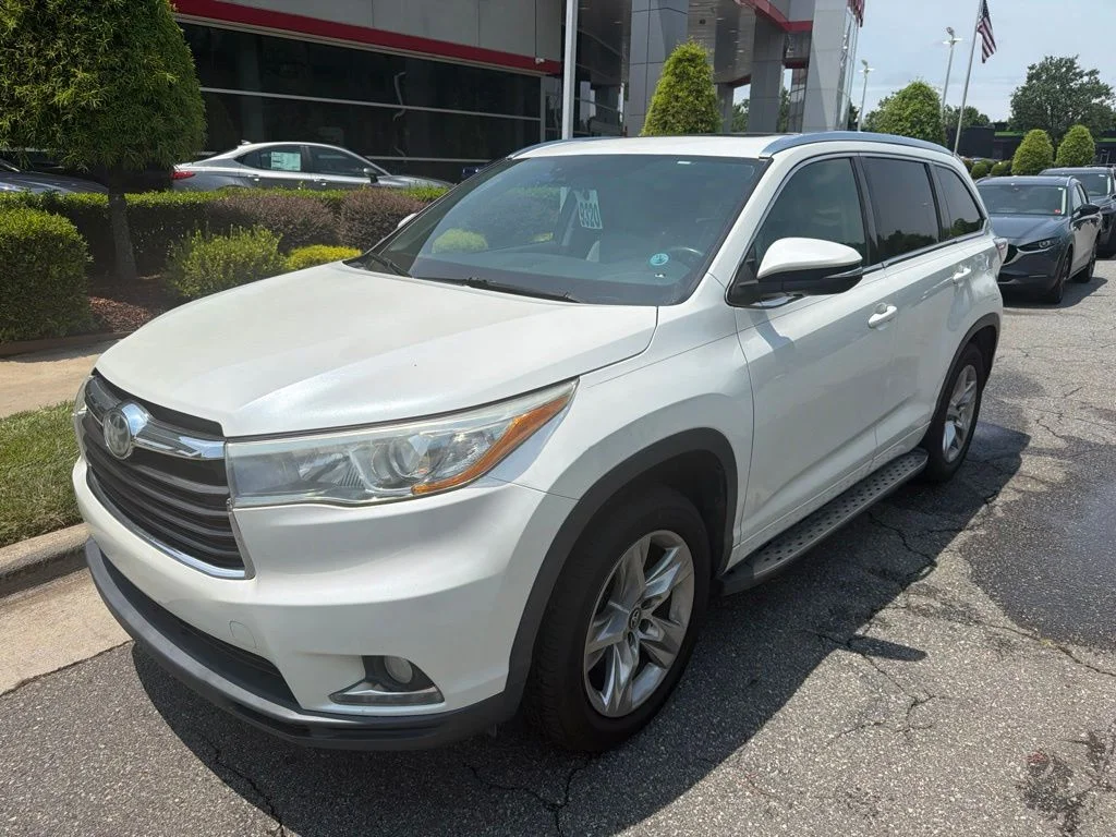 Used 2016 White Toyota Limited image 3