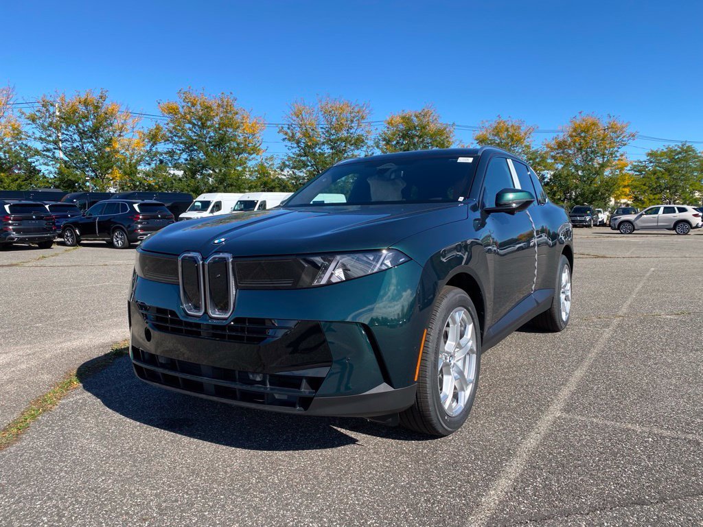New 2027 Vancouver Green Metallic BMW 40 xDrive image 1