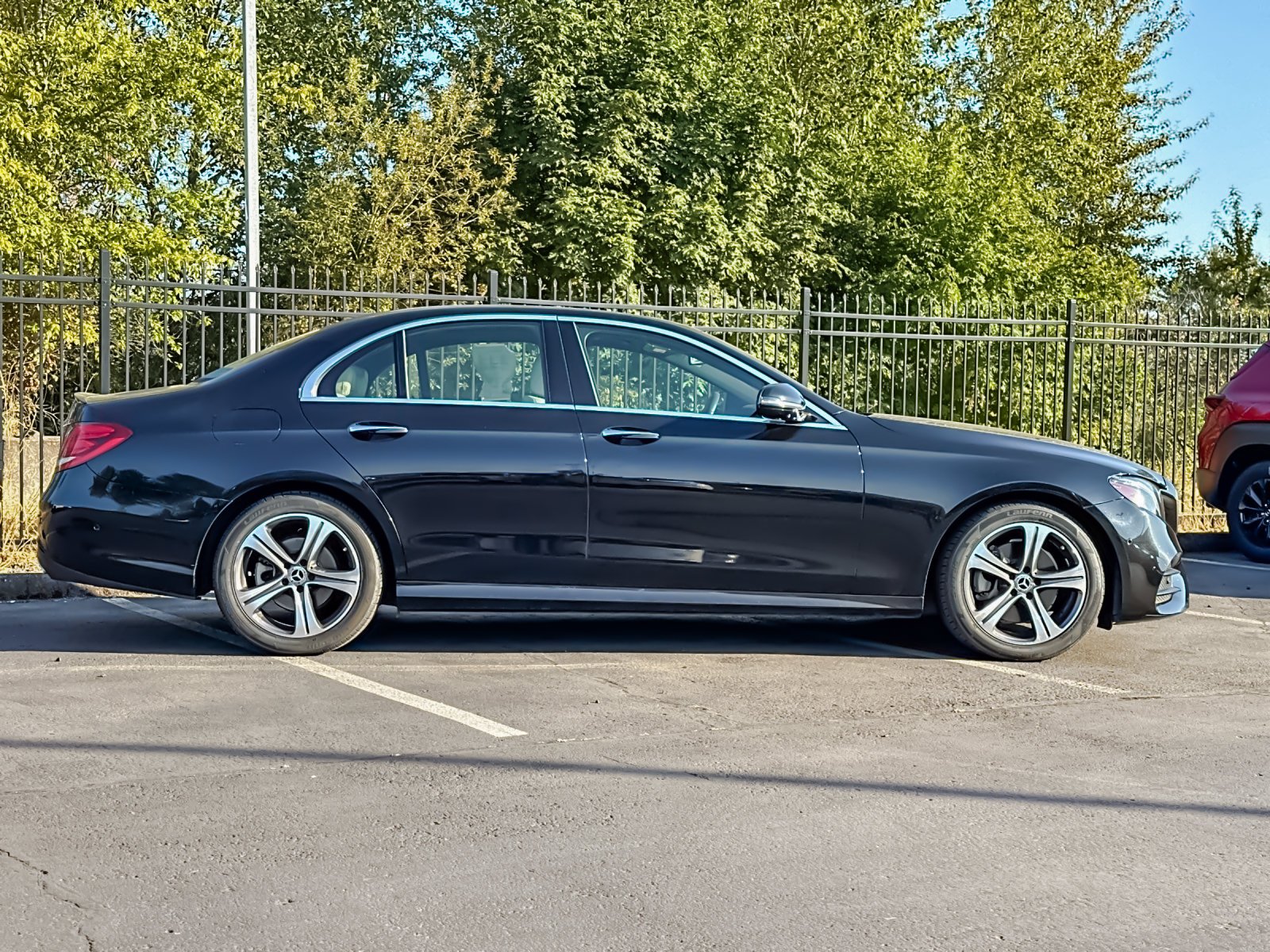 Used 2019  Mercedes-Benz E 300 image 3
