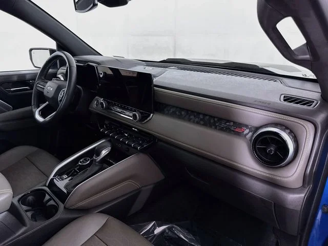 Used 2024 Blue Chevrolet ZR2 image 29