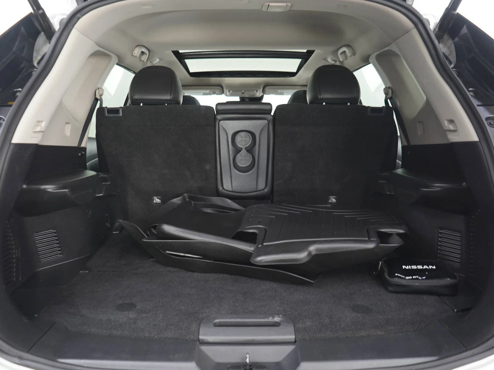 Used 2018 Brilliant Silver Nissan SL image 9