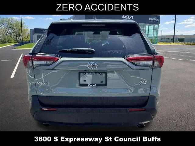 Used 2019 Gray Toyota XLE image 5