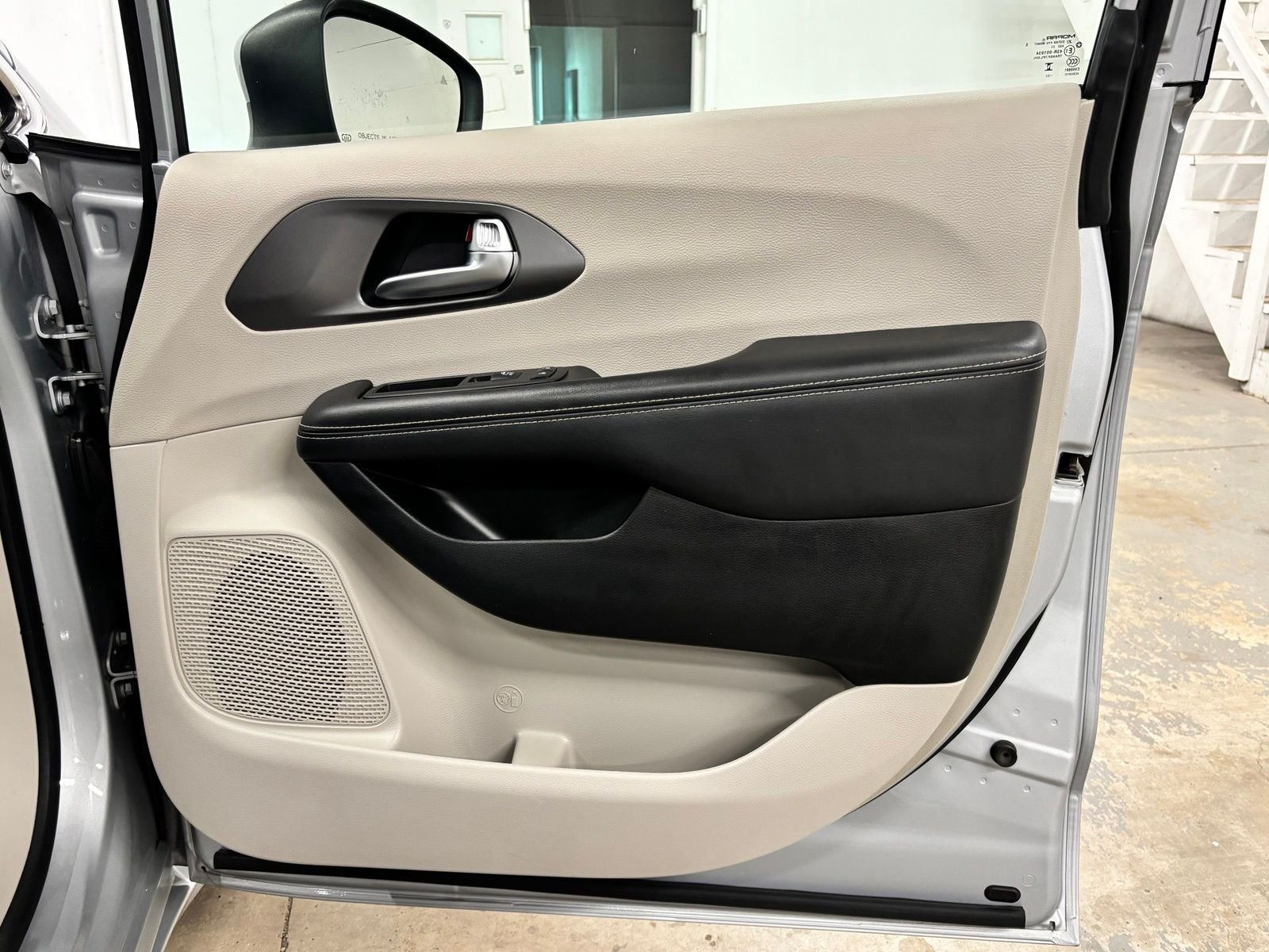 Used 2023 Silver Chrysler Touring L image 22