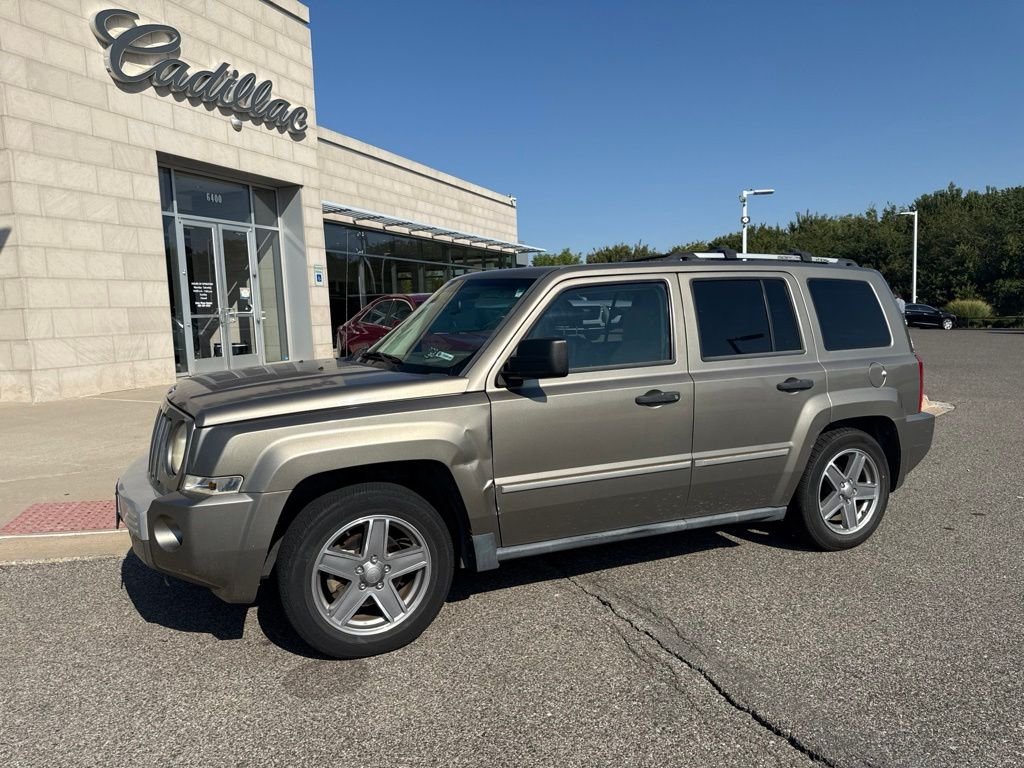 Used 2008 Beige Jeep Limited image 1