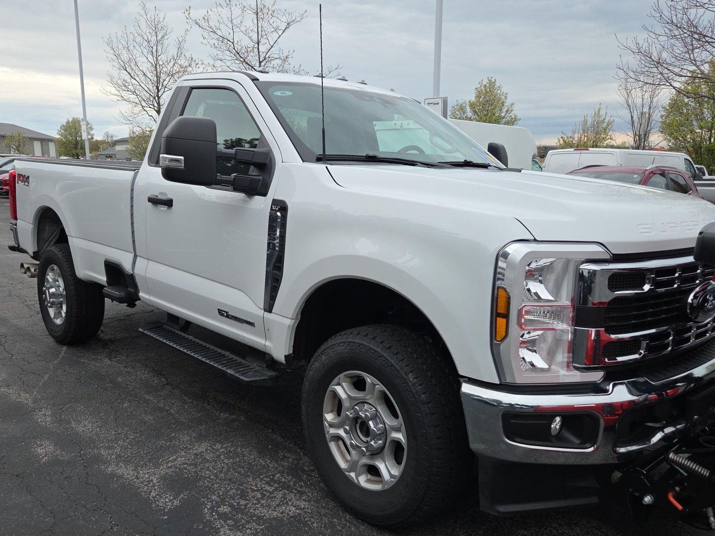Used 2025 Oxford White Ford XLT image 2