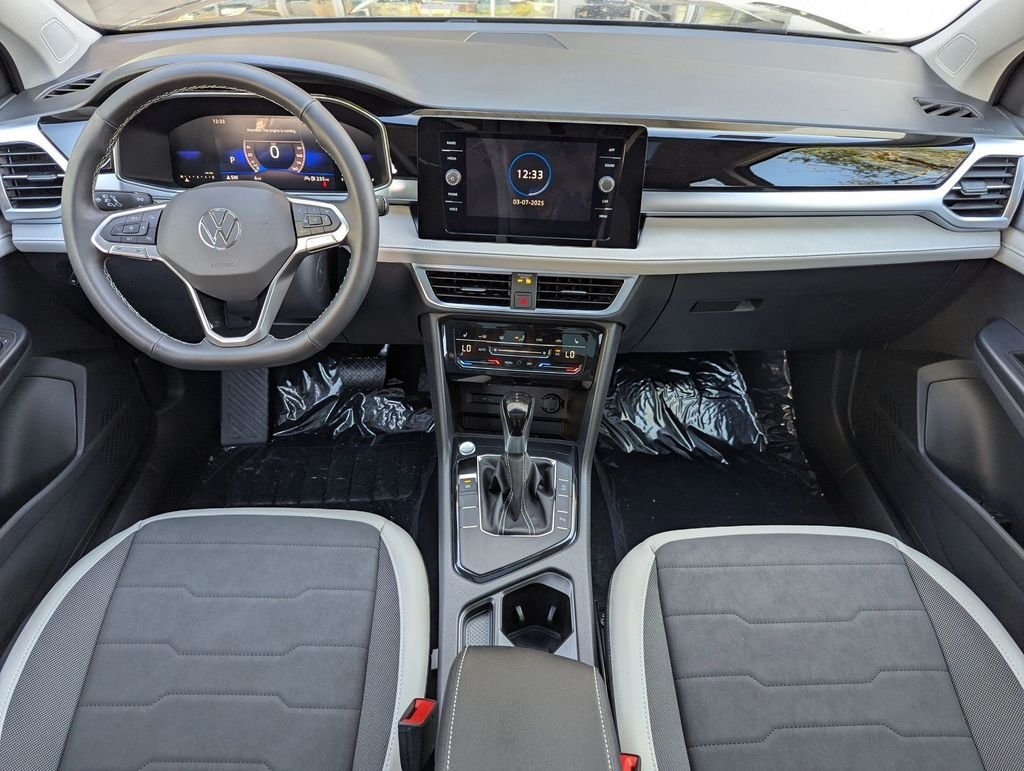 2025 Volkswagen Taos SE - Photo 16