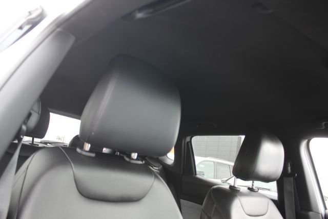 Used 2024 White Jeep Latitude image 31