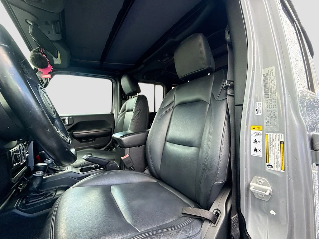 Used 2018 Silver Jeep Unlimited Sport S image 23
